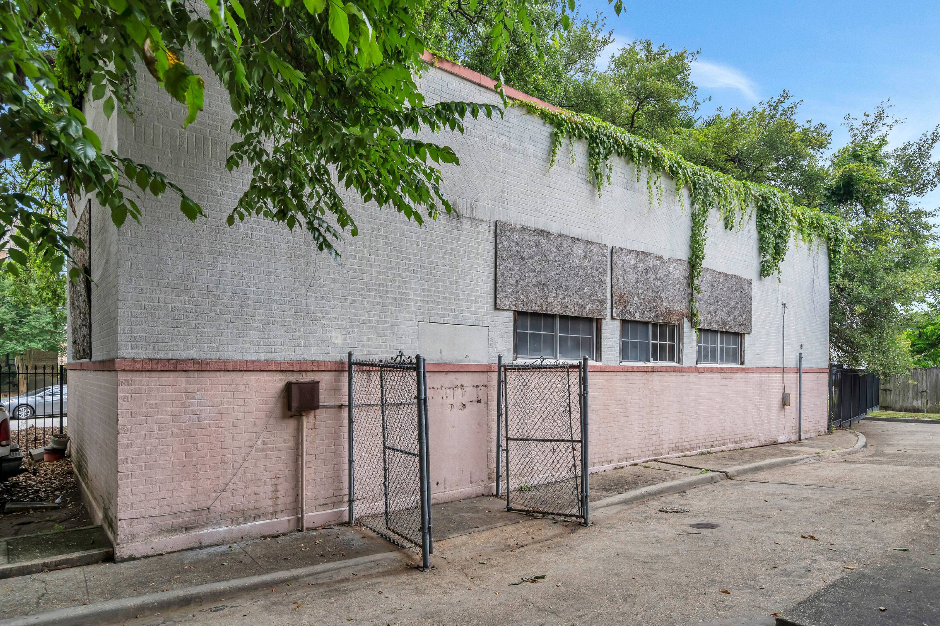 Commercial Property for Sale in New Orleans Louisiana 70115